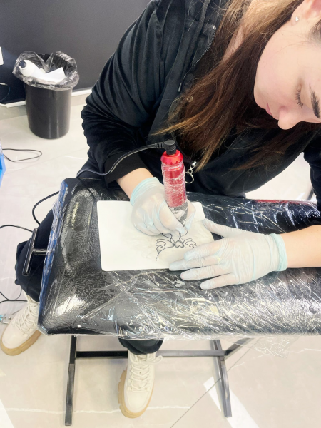 Practica in cadrul cursului de tatuator 